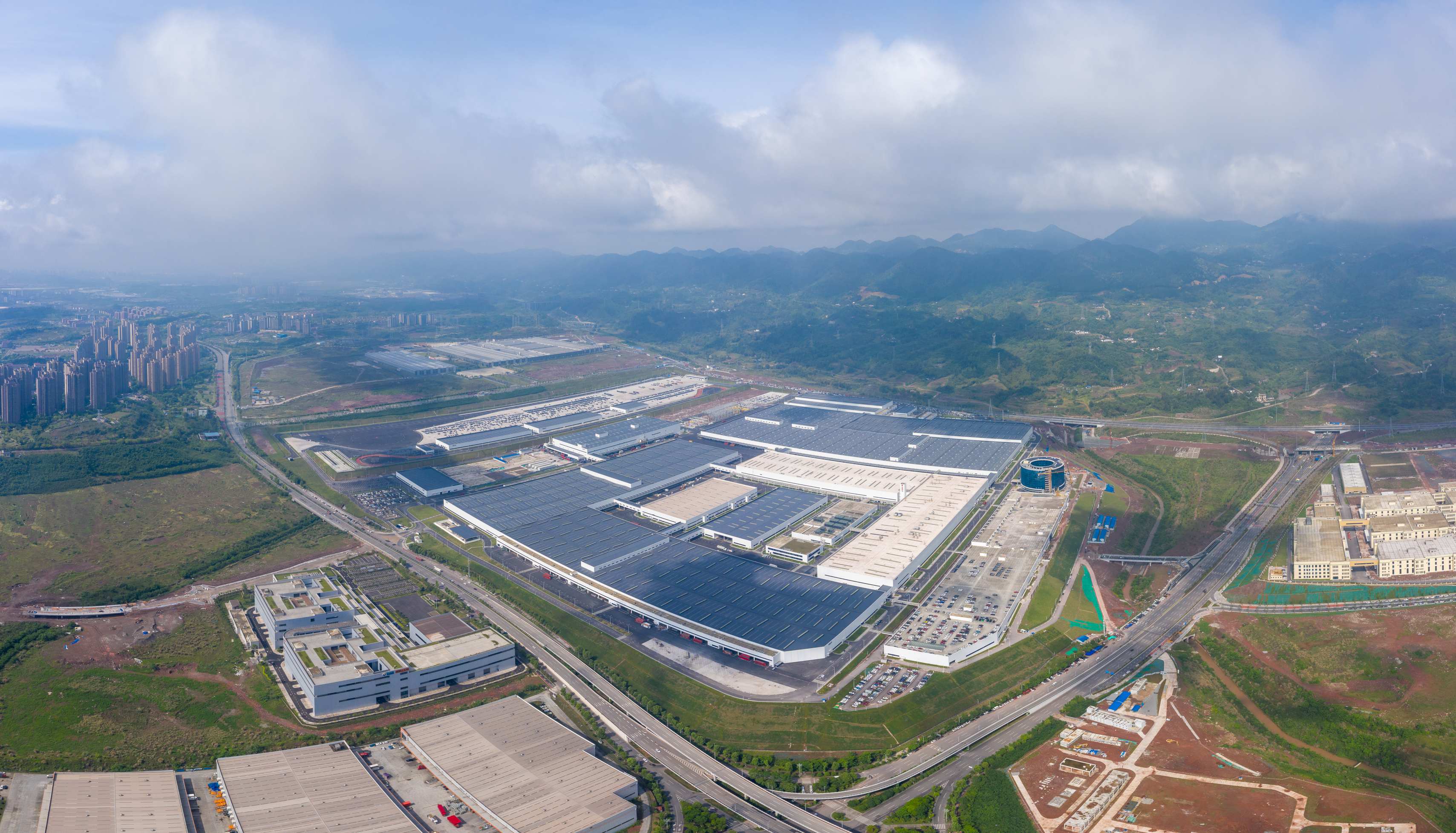 高质量发展调研行｜赛力斯每30秒可下线一辆新能源车，重庆汽车产业跑出加速度